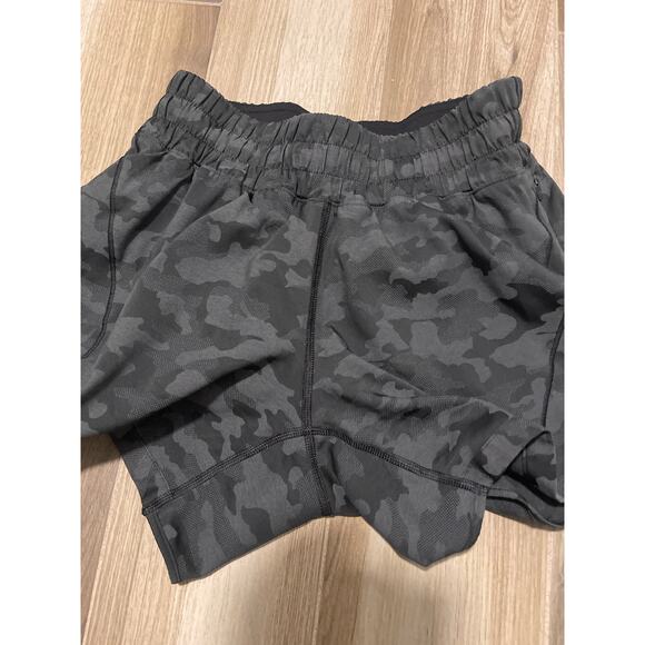 Lululemon Track That Mid-Rise Short 5"
Black / Obsidian Size 6 - Picture 8 of 10